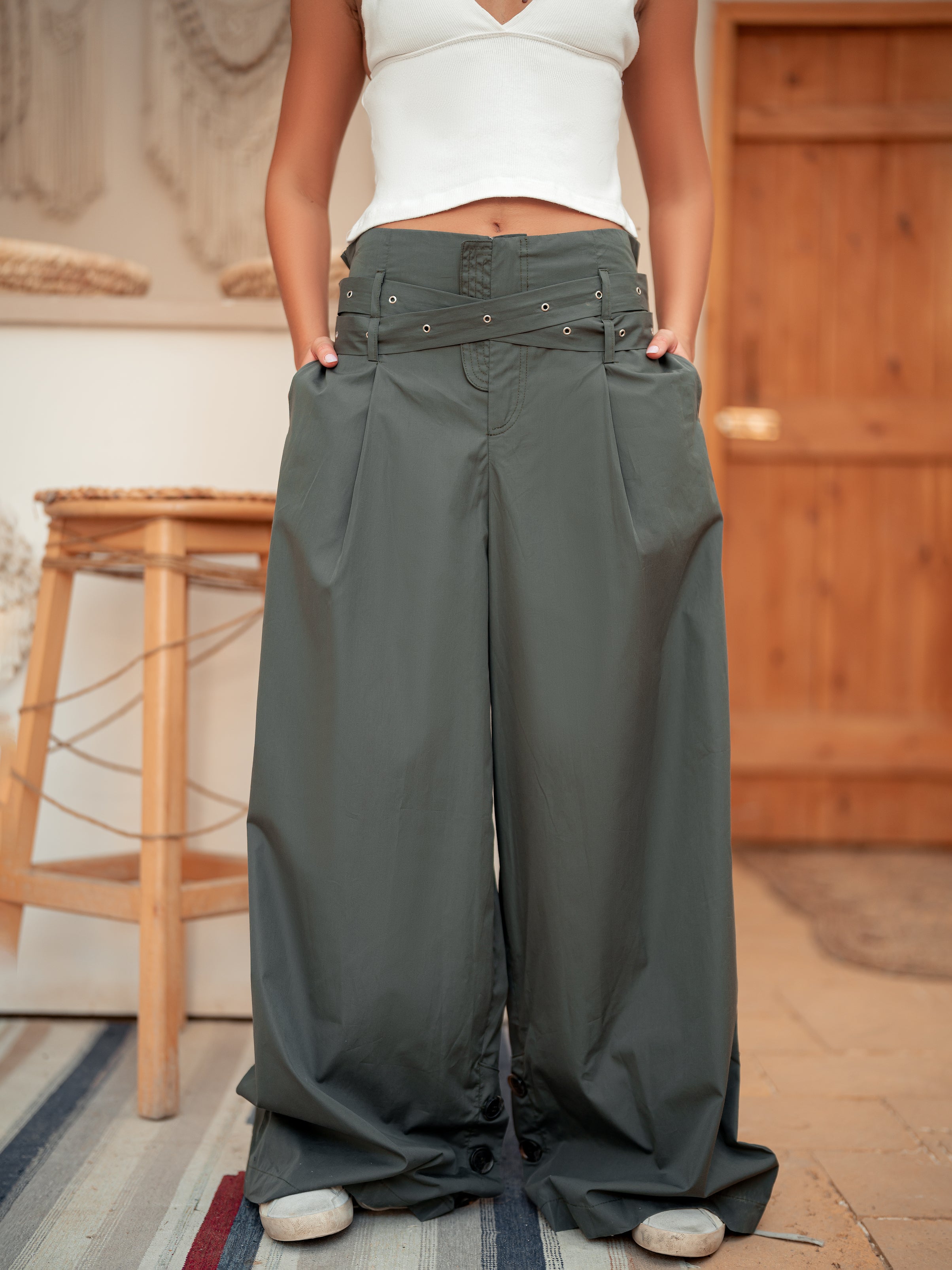 Wide-leg Belt Trousers