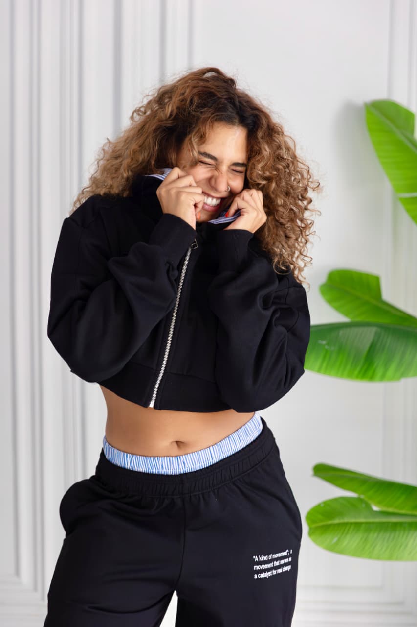 CROPPED BLACK-STRIPED